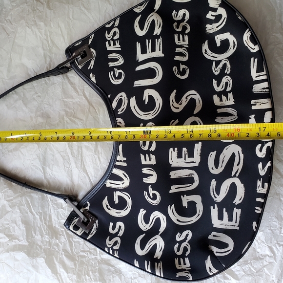 Guess print graffiti hobo handbag with magnetic closure - Picture 9 of 9